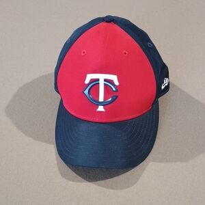 Minnesota Twins Baseball Red and Blue Baseball Cap Size 7 (55.8 Cm)